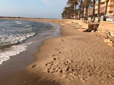 Regeneració de la sorra a la platja Llarga