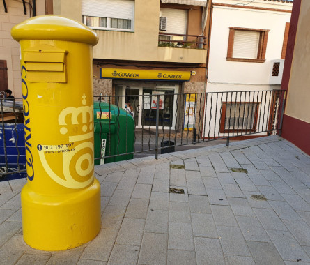 Bústia de correus a la plaça de la Font